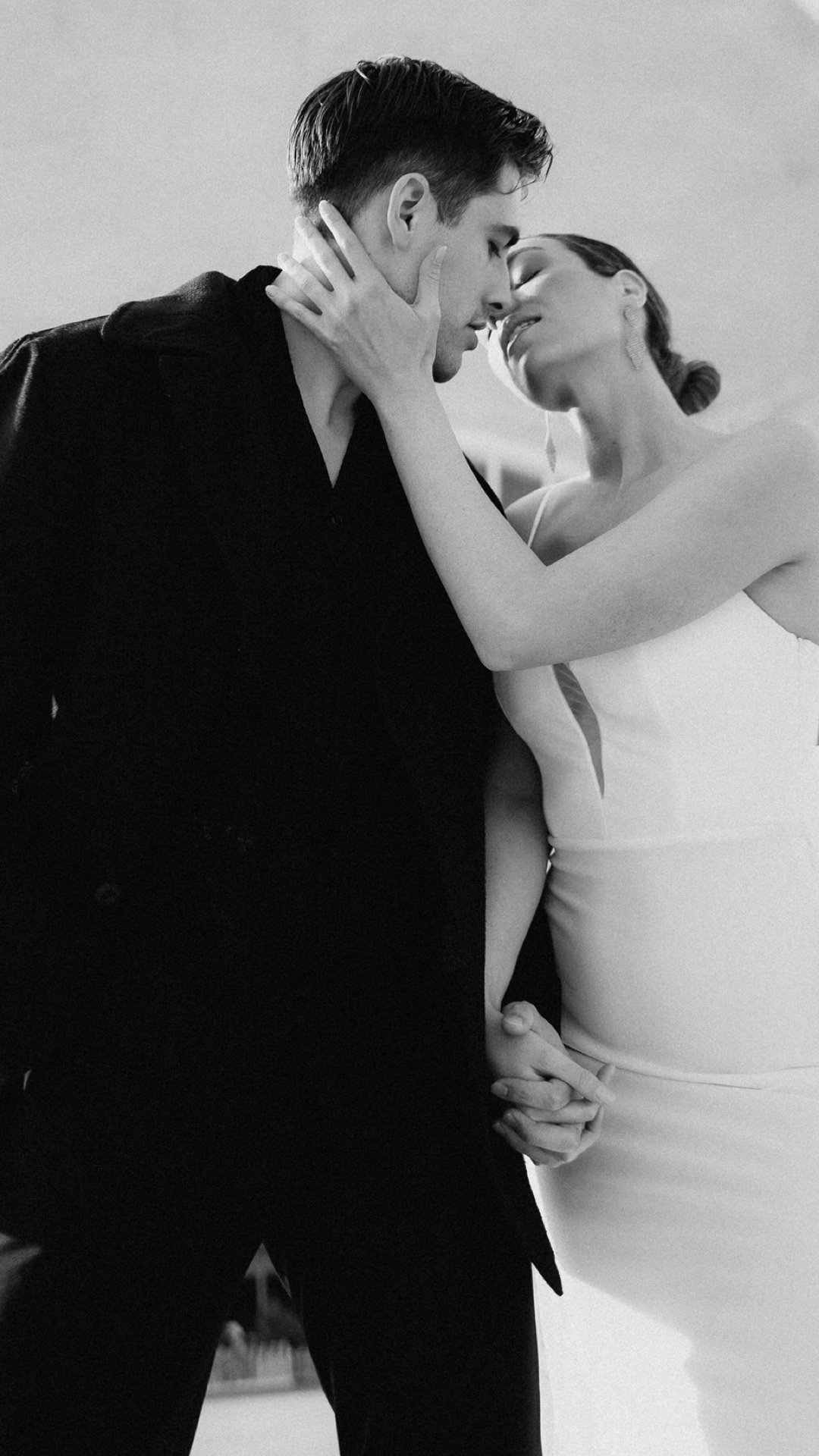 Real emotions captured with softness and intention.