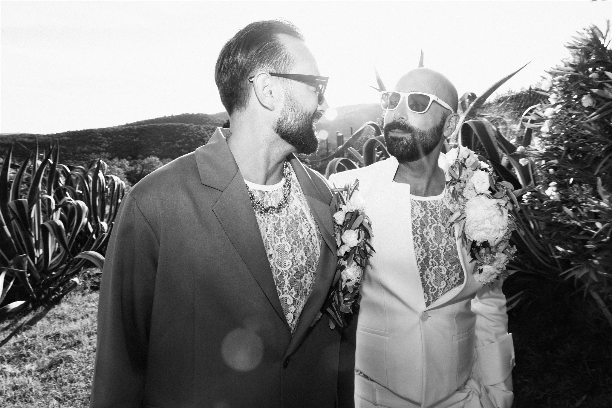 Black and white portrait of Tony and Patryk together in the Tuscan garden.