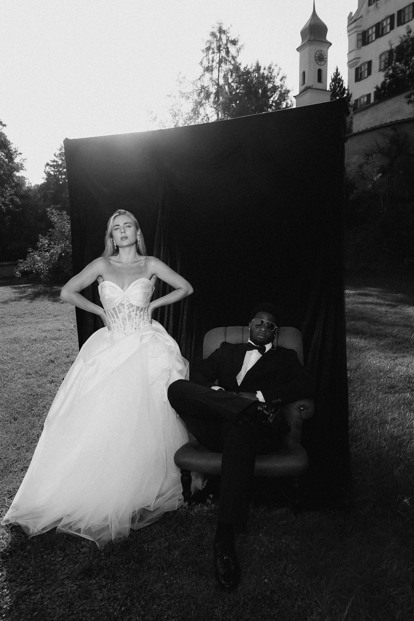 Editorial couple portrait in the park of Schloss Duttenstein, black and white
